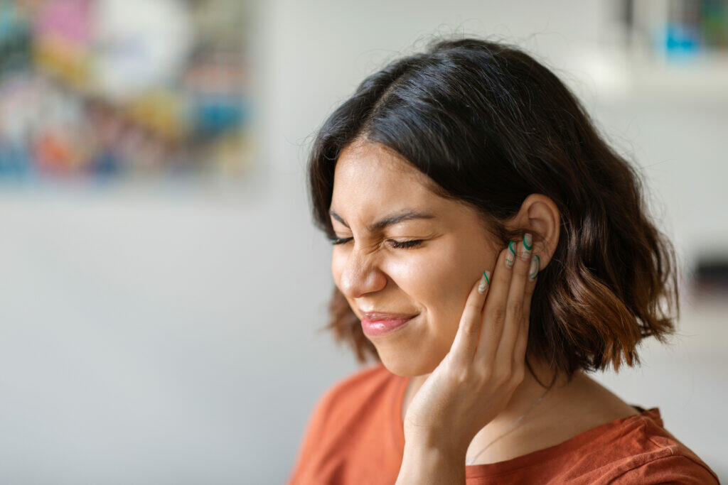 Sensation d'oreille bouchée et stress : causes, symptômes et solutions